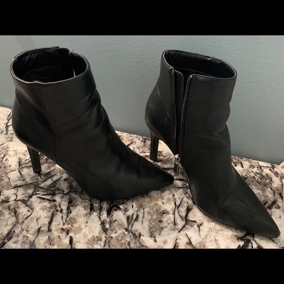 Black ankle boots with heel - Picture 3 of 5